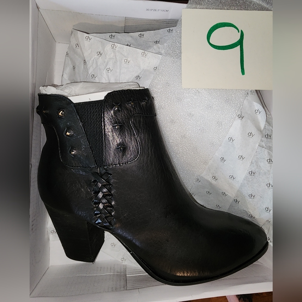 Women's shoes size 9